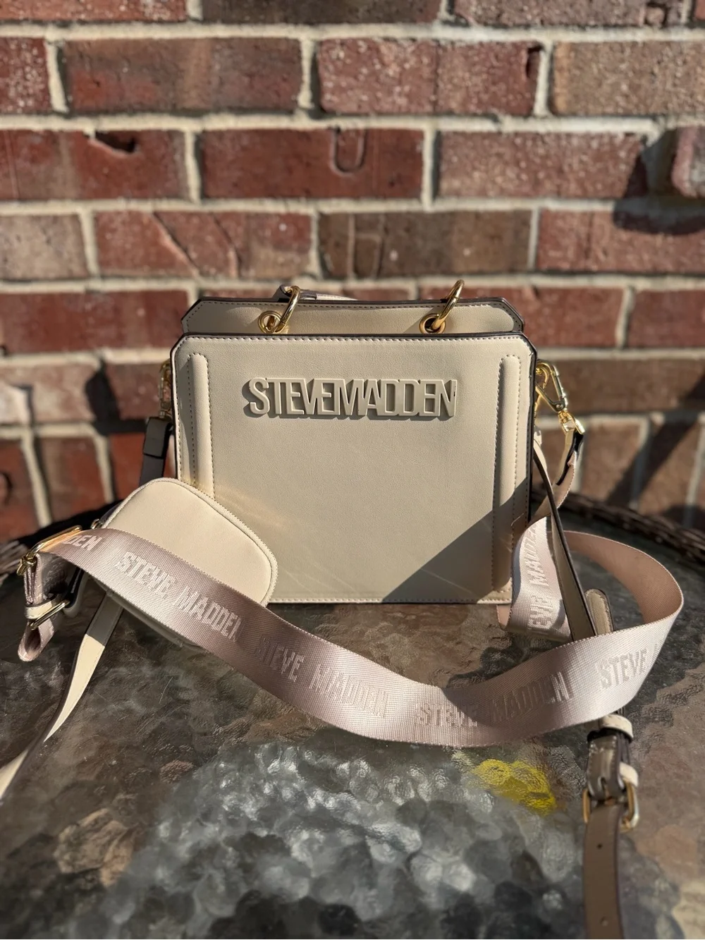 Steve Madden structured cream